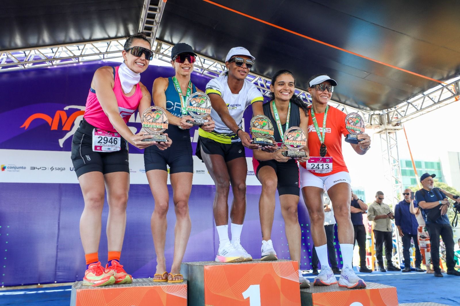 Governadora premia vencedores da Maratona Brasília