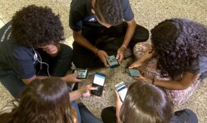 Grécia vai proibir redes sociais a menores de 15 anos