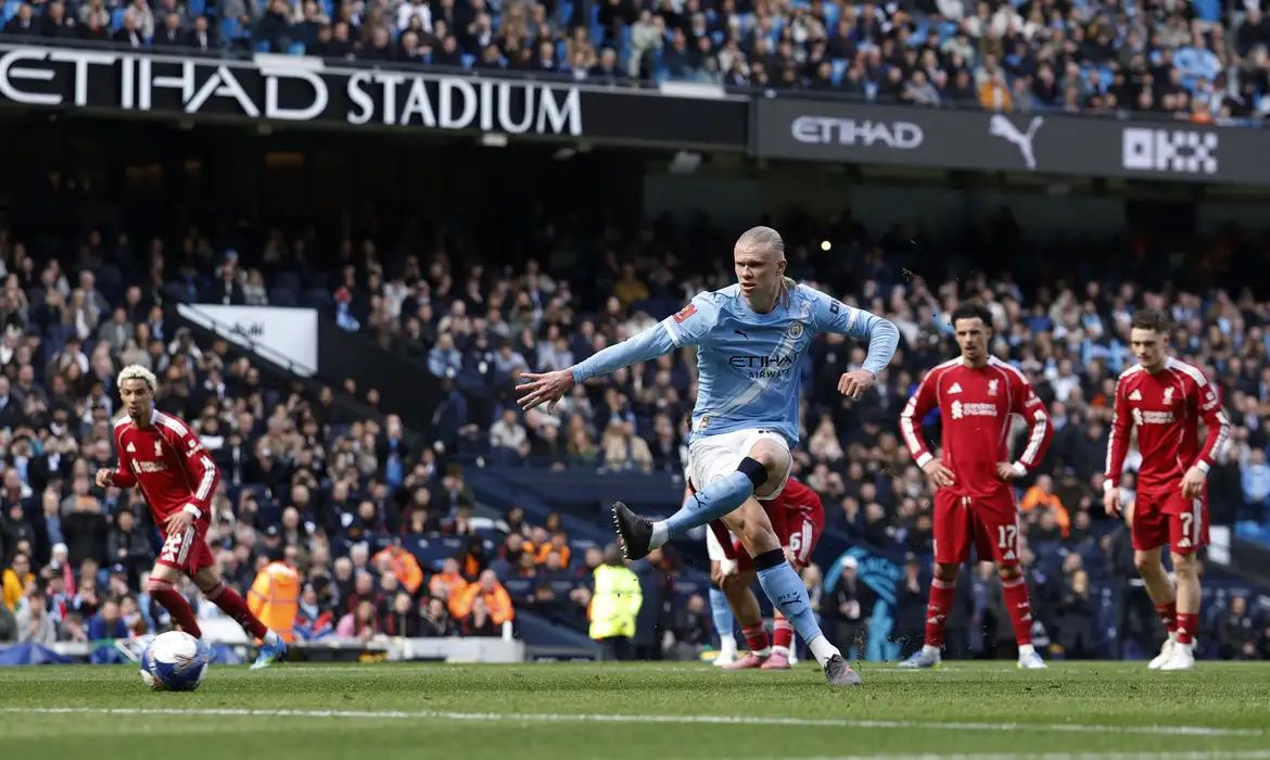 Haaland brilha e City bate Liverpool nas quartas da Copa da Inglaterra