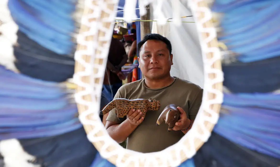 Indígenas relatam que desmatamento impacta produção de cocares