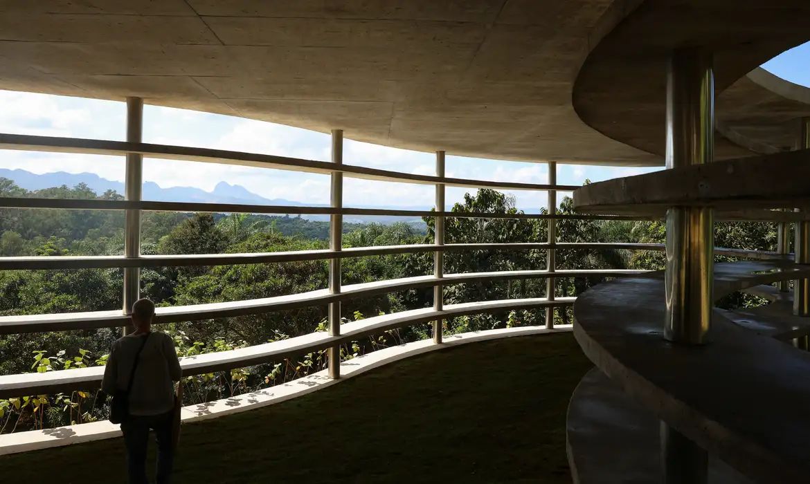 Inhotim celebra 20 anos com inauguração de três novas obras