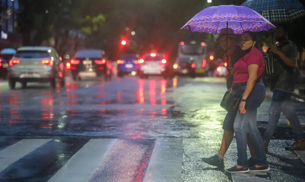 Inmet alerta para chuvas intensas em estados do Norte e Nordeste