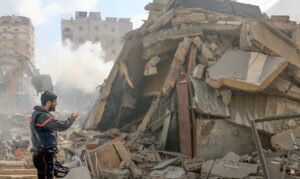 Israel mantém bombardeios no Líbano após cessar-fogo