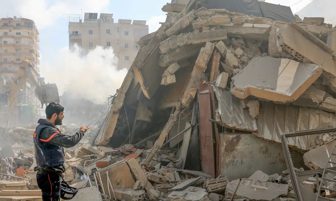 Israel mantém bombardeios no Líbano após cessar-fogo