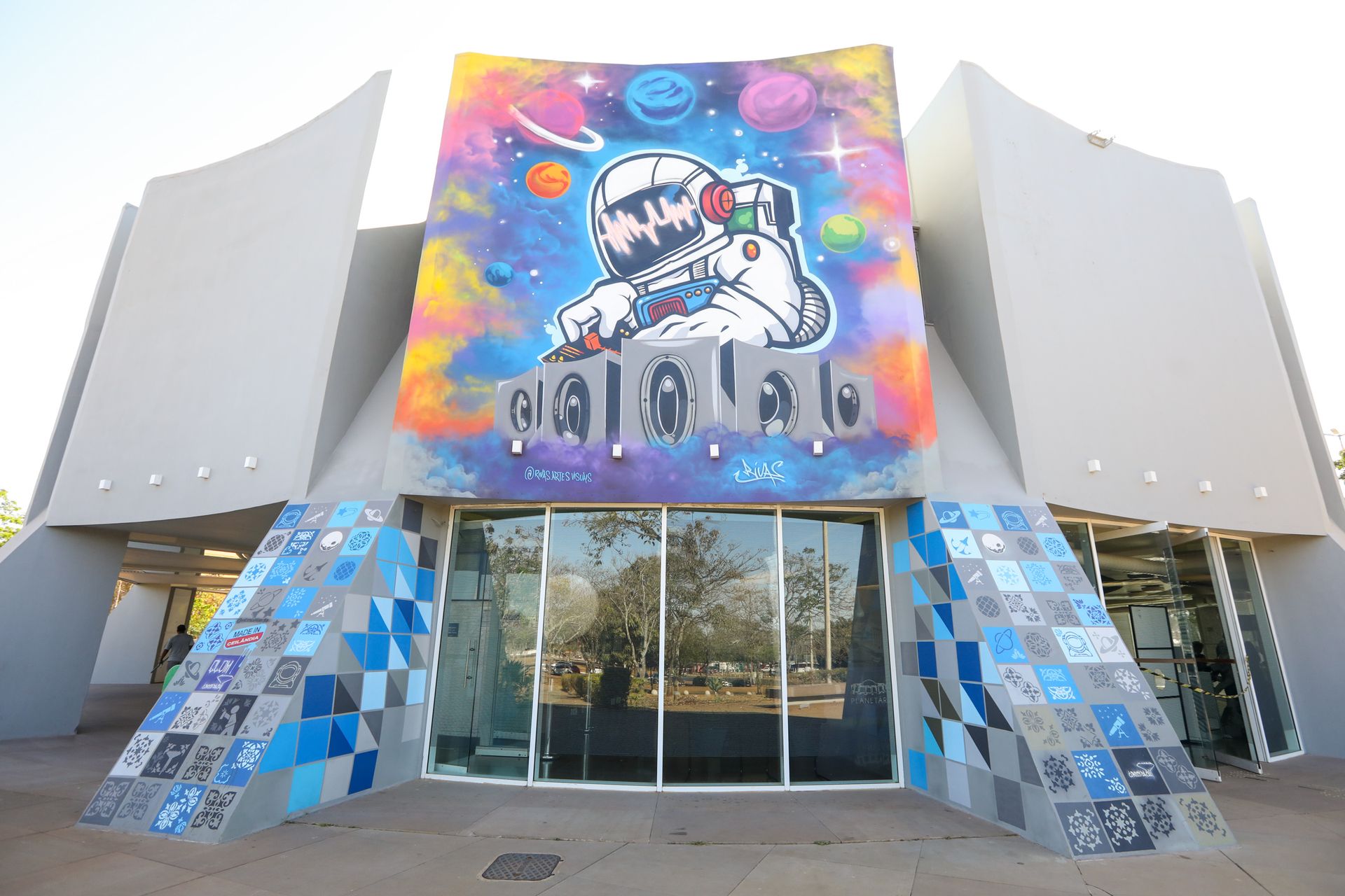 Livro criado por crianças será lançado em maio no Planetário de Brasília