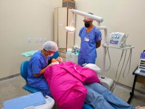 Novo equipamento inova atendimento odontológico no Hospital de Santa Maria