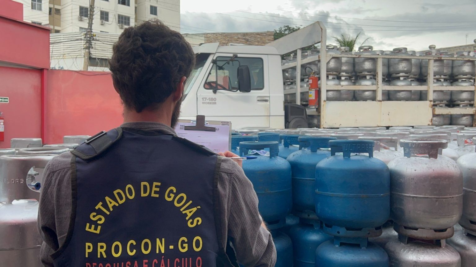 Pesquisa do Procon aponta variação de até 27% no preço do gás de cozinha