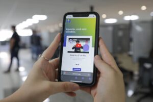 Por meio de aplicativo do GDF, atendimento em Libras estará disponível no Tribunal Regional Eleitoral para eleitores surdos do DF