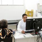 Profissional orienta sobre relações mais saudáveis dentro e fora de unidades de saúde do DF