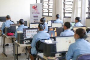 Programa Programadores do Futuro leva tecnologia a meninas acolhidas em internato de Santa Maria