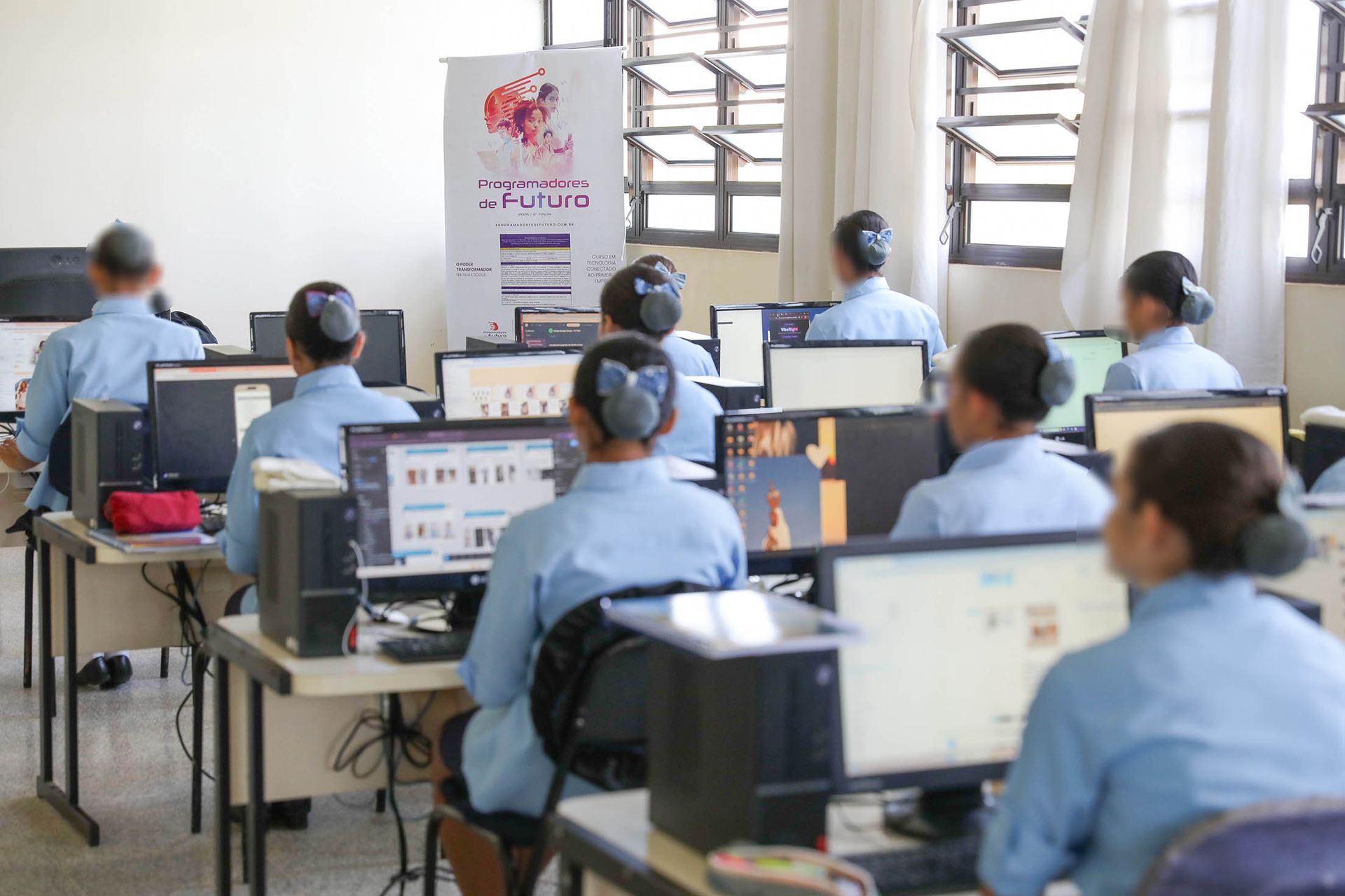 Programa Programadores do Futuro leva tecnologia a meninas acolhidas em internato de Santa Maria