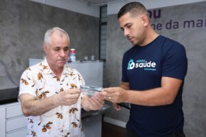 Projeto Minha Saúde entrega óculos gratuitos no Setor Comercial Sul