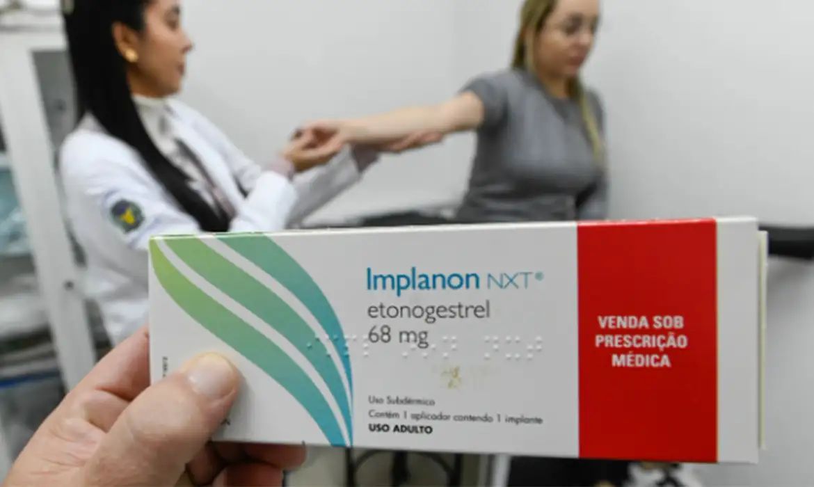 SUS qualifica profissionais para ampliar oferta de implantes hormonais