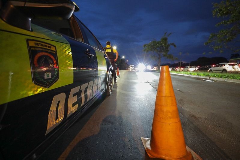 Veículo é flagrado na EPTG com mais de R$ 280 mil em débitos durante operação aérea