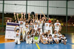 Aulas gratuitas de capoeira abrem vagas para jovens em Samambaia