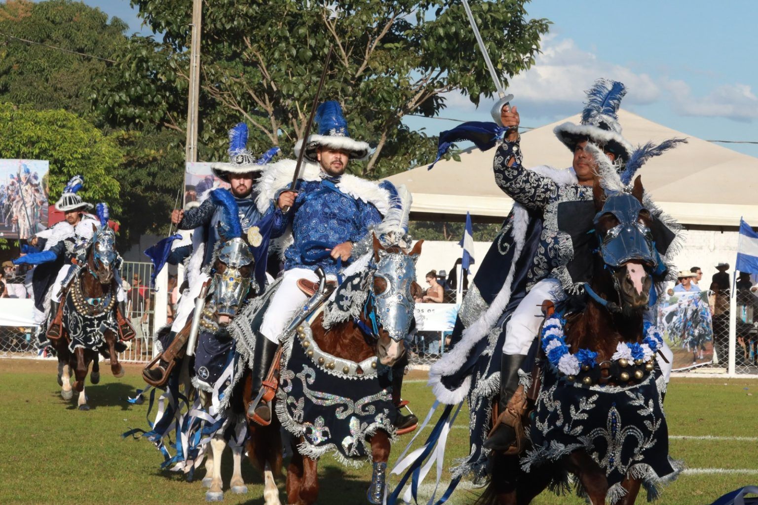 Cavalhadas se apresentam em quatro município neste fim de semana