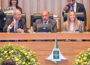 Celina Leão participa de homenagem ao presidente do TJDFT na Câmara Legislativa