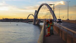 Comemorado no sábado, Dia do Gari não tem coleta de lixo: é a sua vez de manter a cidade limpa