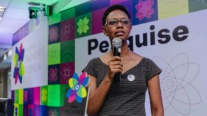 Do universo às pessoas: pesquisadora conecta partículas extremas e inclusão e popularização da ciência