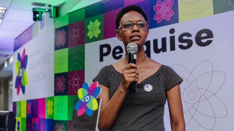 Do universo às pessoas: pesquisadora conecta partículas extremas e inclusão e popularização da ciência