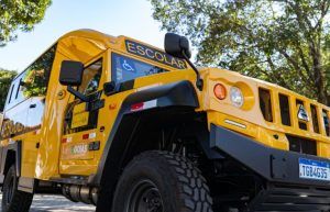 Entrega de Marruá fortalece transporte escolar em Cavalcante