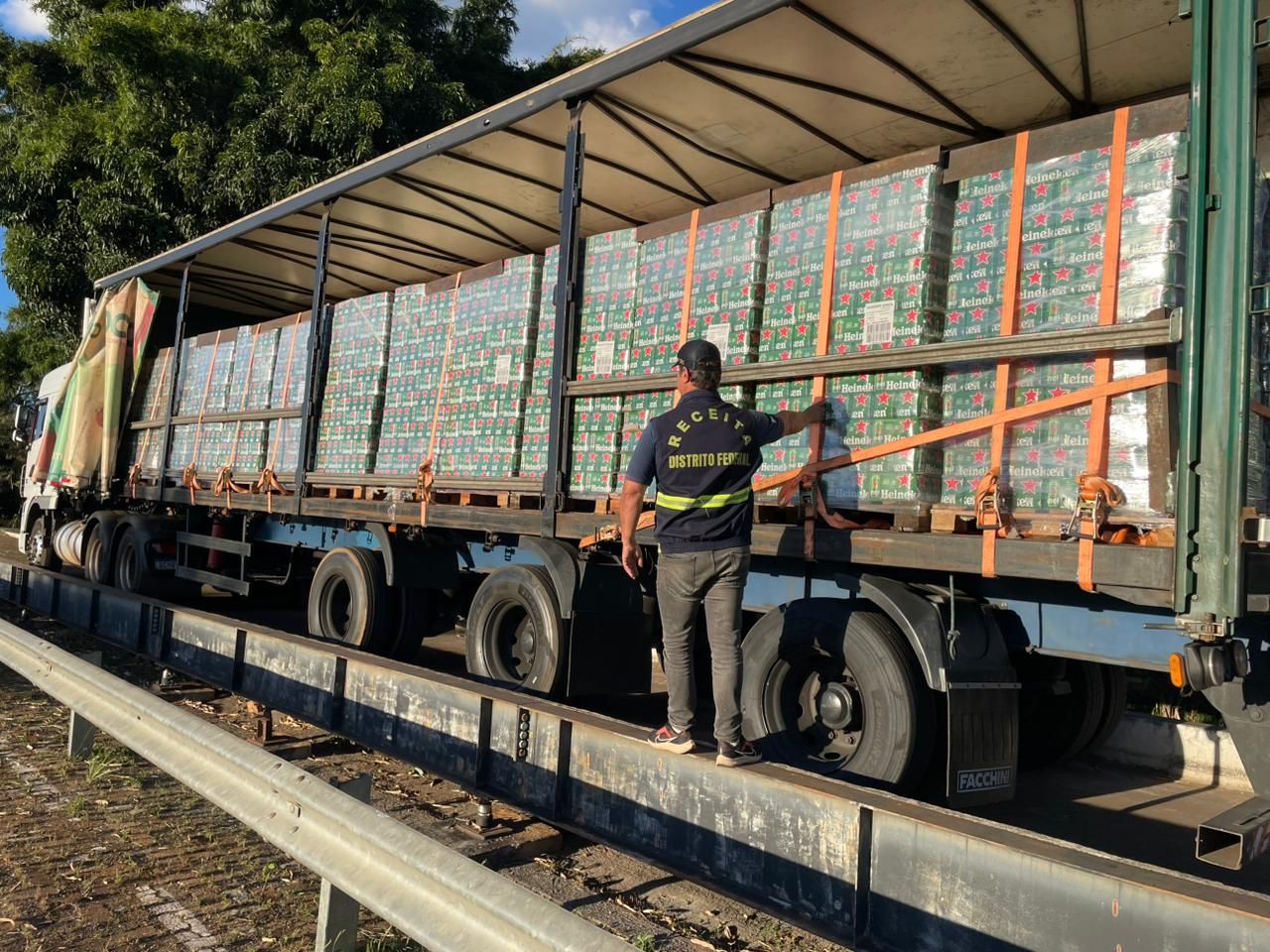 Fiscalização apreende 27 toneladas de carne bovina sem nota fiscal no DF