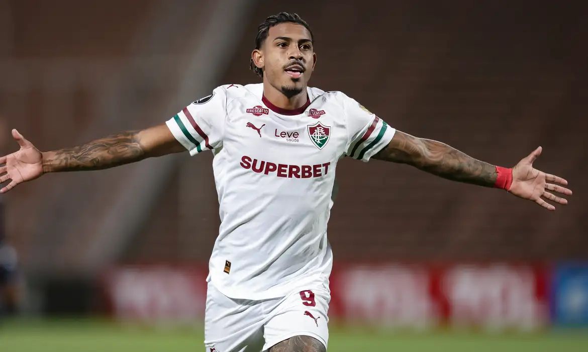 Fluminense arranca empate na Argentina e continua vivo na Libertadores
