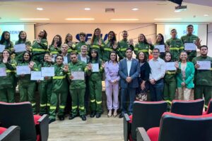 GDF destaca inclusão feminina e geração de emprego durante formatura de escola de eletricistas