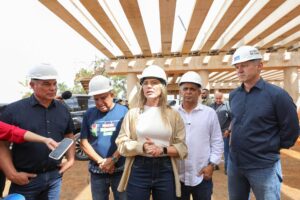 Governadora Celina Leão acompanha obras do viaduto de Planaltina