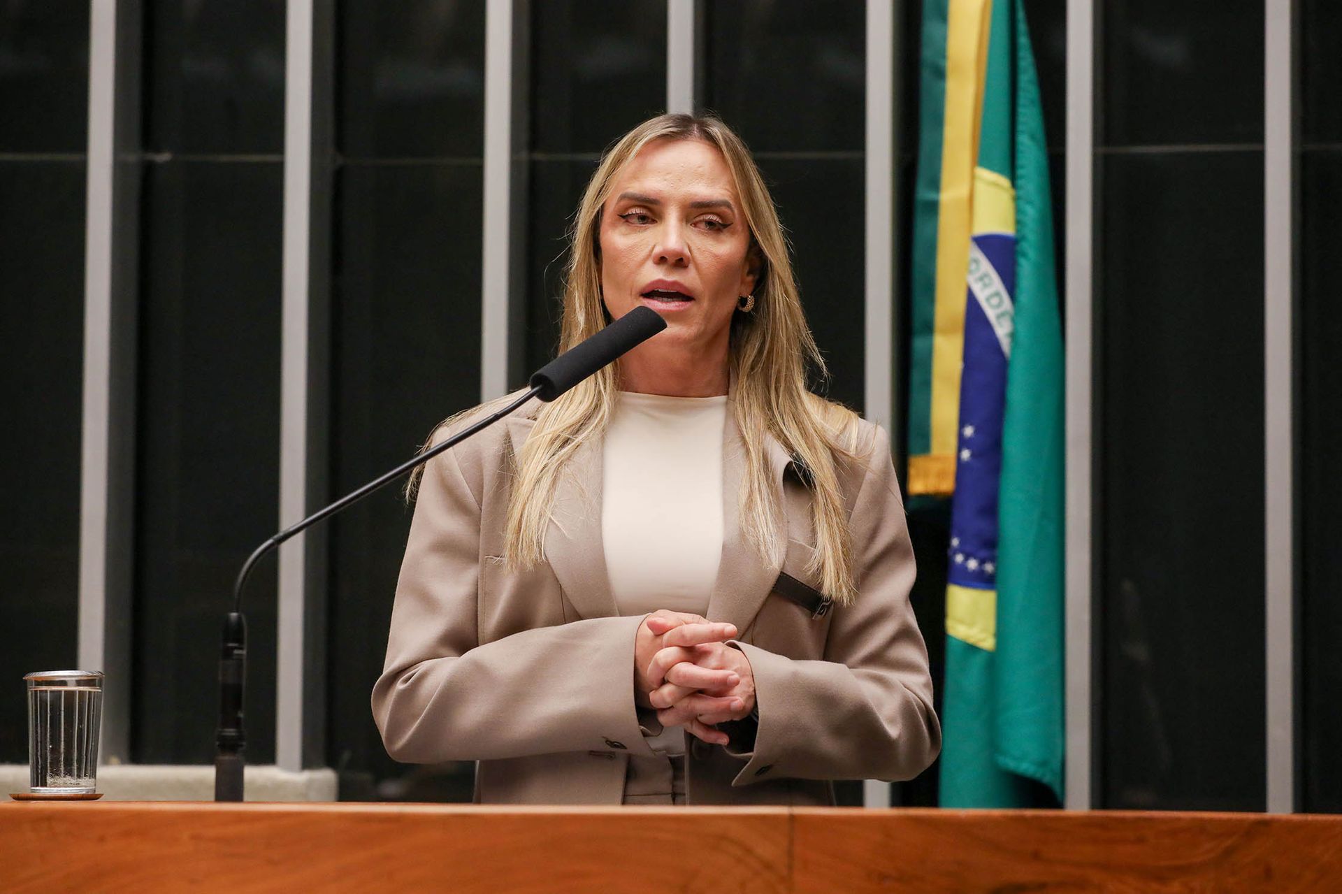 Governadora Celina Leão participa de sessão comemorativa dos 217 anos da PMDF