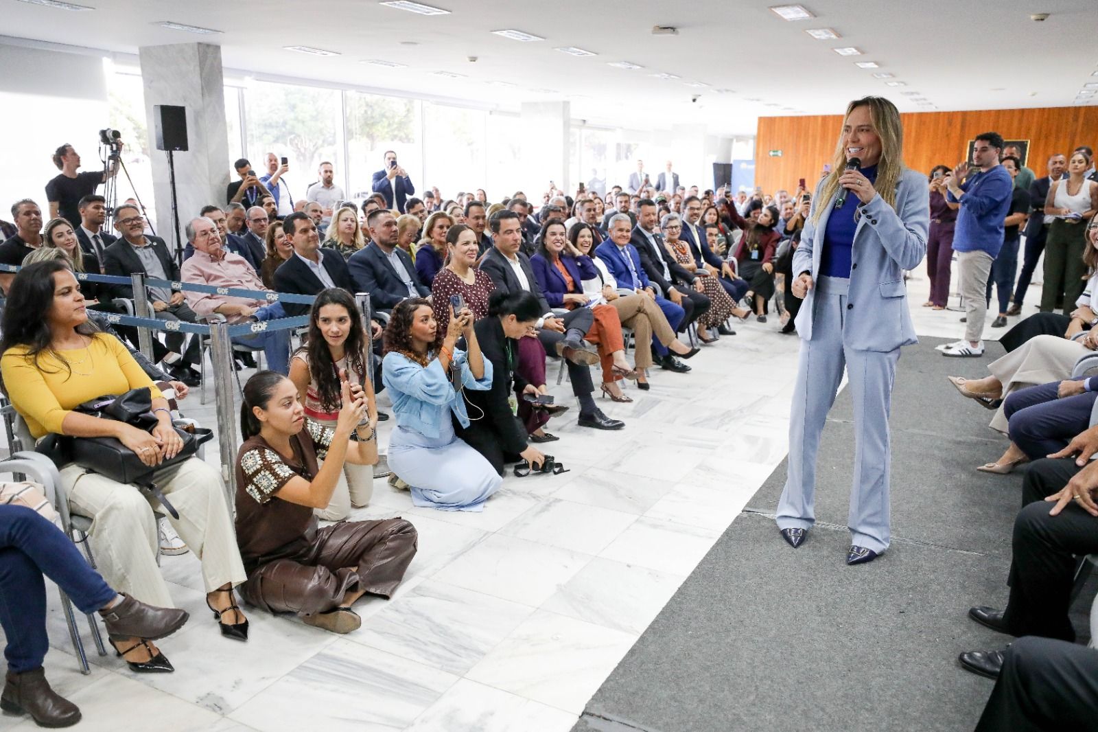 Governadora cria SUS Candanga para ampliar consultas e cirurgias