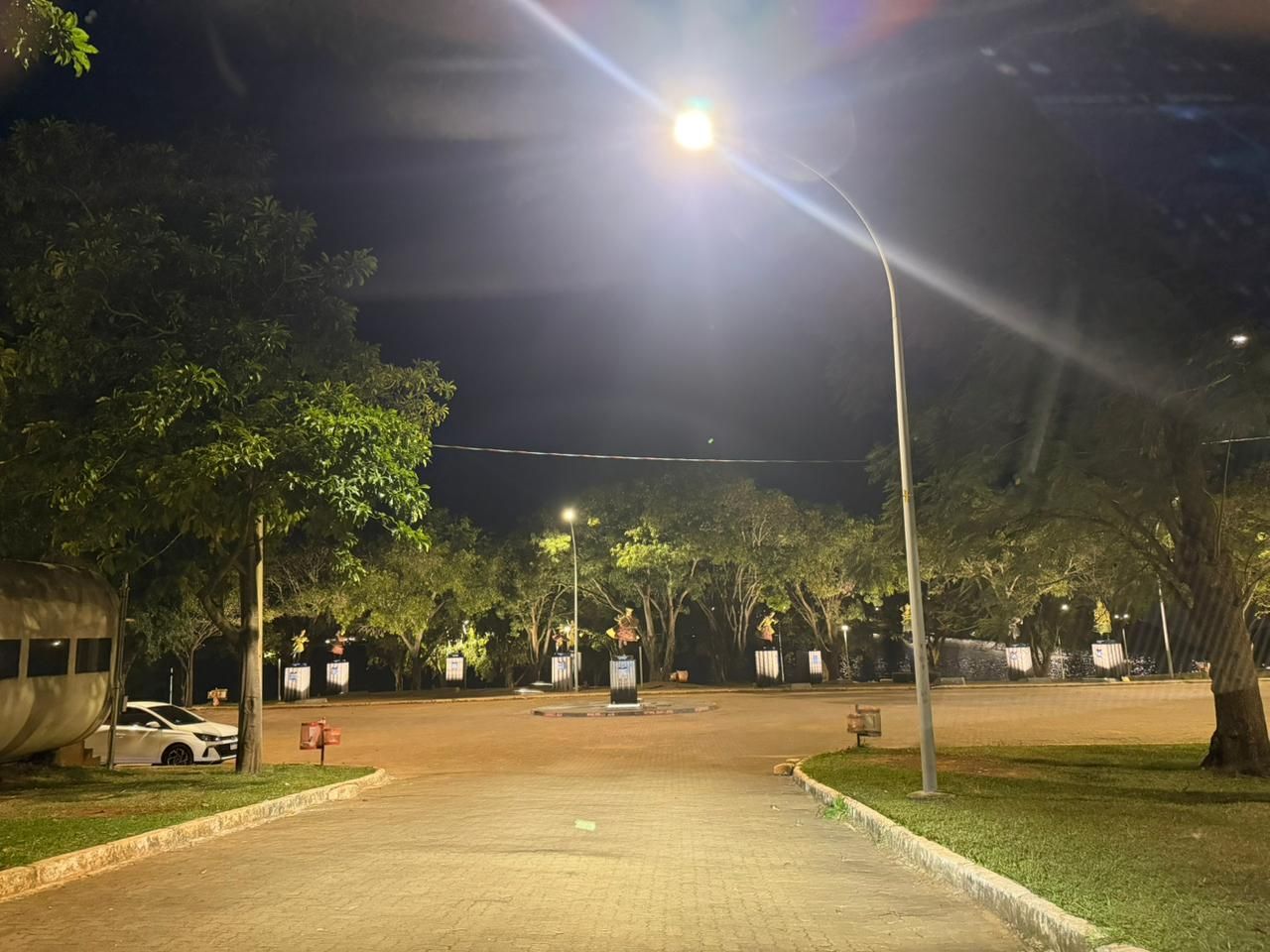 Nova iluminação amplia uso noturno da Praça dos Orixás