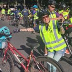Passeio com 700 ciclistas no Eixão Sul encerra o Maio Amarelo