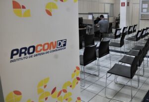 Procon-DF multa operadoras de telefonia em R$ 60 mil por falta de sinal