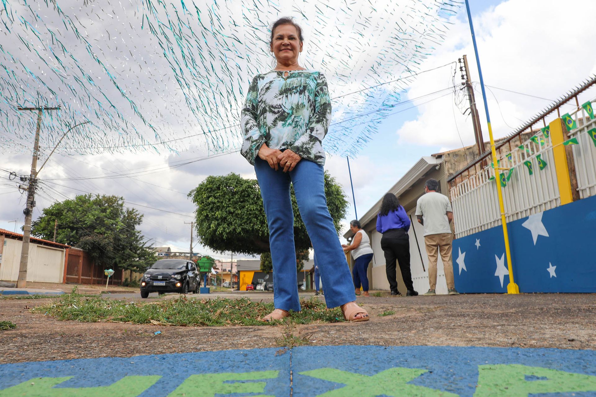 Ruas do Distrito Federal começam a ser enfeitadas para a Copa do Mundo de 2026