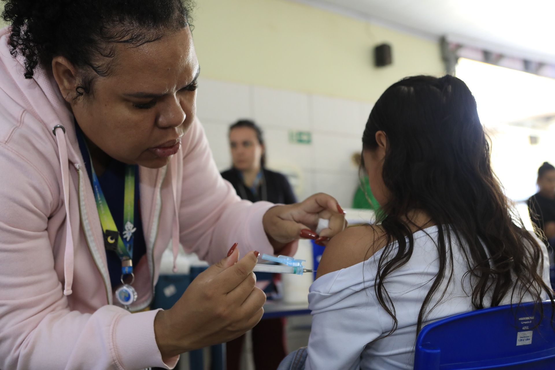 Sábado (30) é dia de reforçar proteção, com vacinas disponíveis em 20 regiões administrativas
