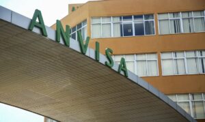 Anvisa determina recolhimento de lote da água mineral Cristal sem gás