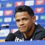 Aposta de Ancelotti, Douglas Santos explica apoio tático a Vini Jr.