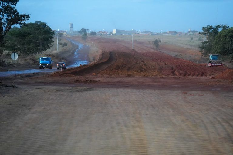 Assinada ordem de serviço para pavimentação da GO-469, entre Abadia de Goiás e Aragoiânia
