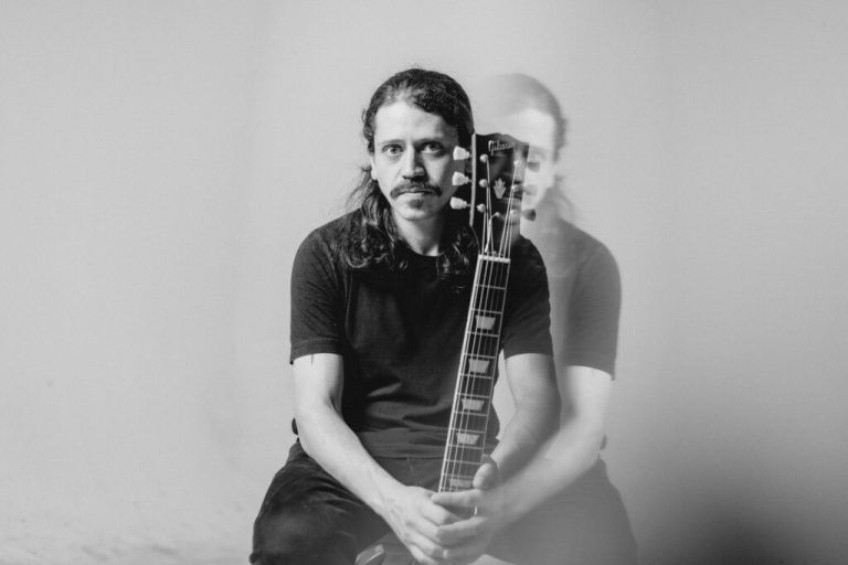 Brunno Veiga estreia carreira solo com álbum autoral e show gratuito em Goiânia