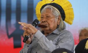 Cacique Raoni volta a ser internado em estado grave no Mato Grosso