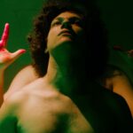 Cine Brasília celebra o Dia do Orgulho LGBTQIA+ com exibição de 'Labirinto dos Garotos Perdidos'