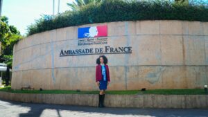 Curso de francês no CIL de Ceilândia abriu portas para servidora seguir carreira na Embaixada da França