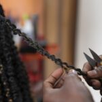 Cursos gratuitos de trancista profissional e produção musical abrem 140 vagas