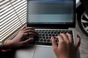Detran-DF alerta sobre golpes em sites falsos para pagamento de débitos veiculares
