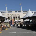 Feriado em SP tem programação gratuita em feira do livro no Pacaembu