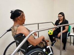 Fisioterapia especializada ajuda pacientes a recuperar autonomia após AVC