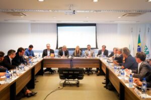 Governadora discute moradia regular e planejamento urbano com lideranças do setor imobiliário