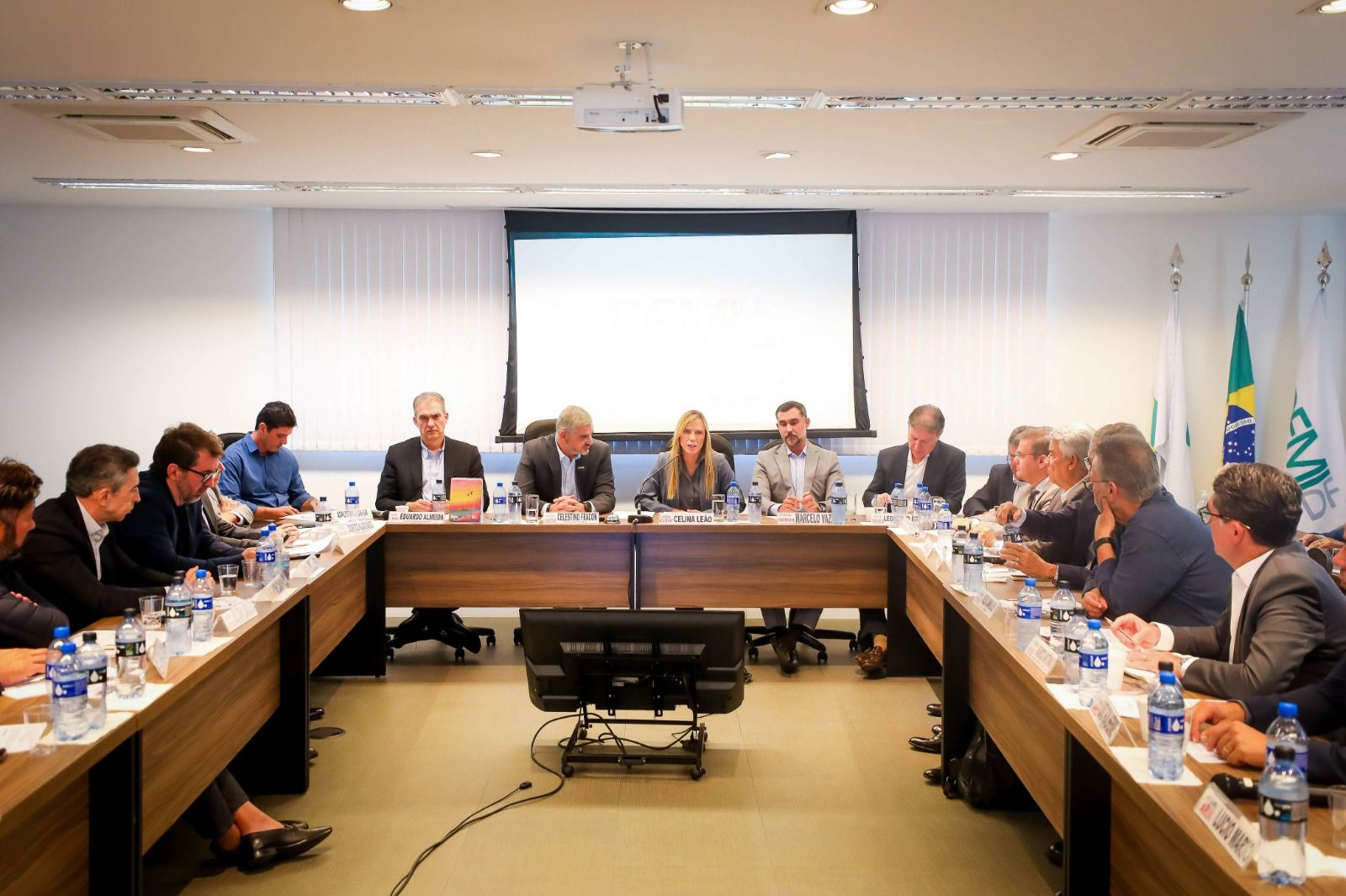 Governadora discute moradia regular e planejamento urbano com lideranças do setor imobiliário