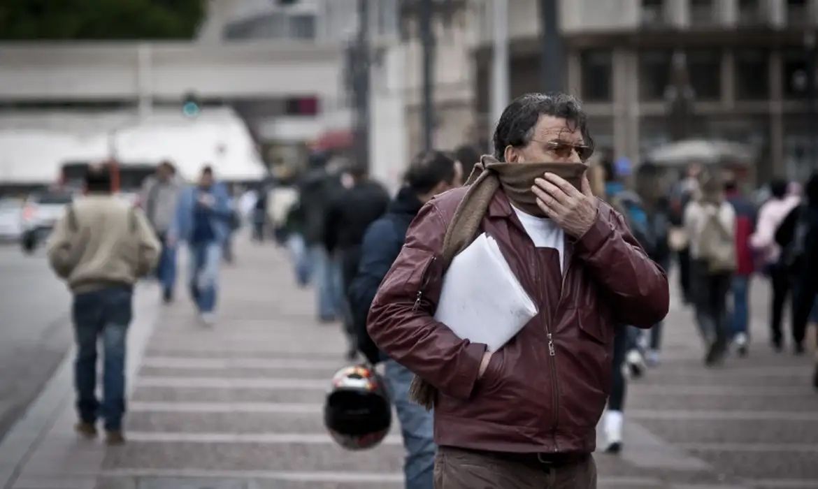 Inmet prevê chuvas e queda de temperatura para esta segunda-feira